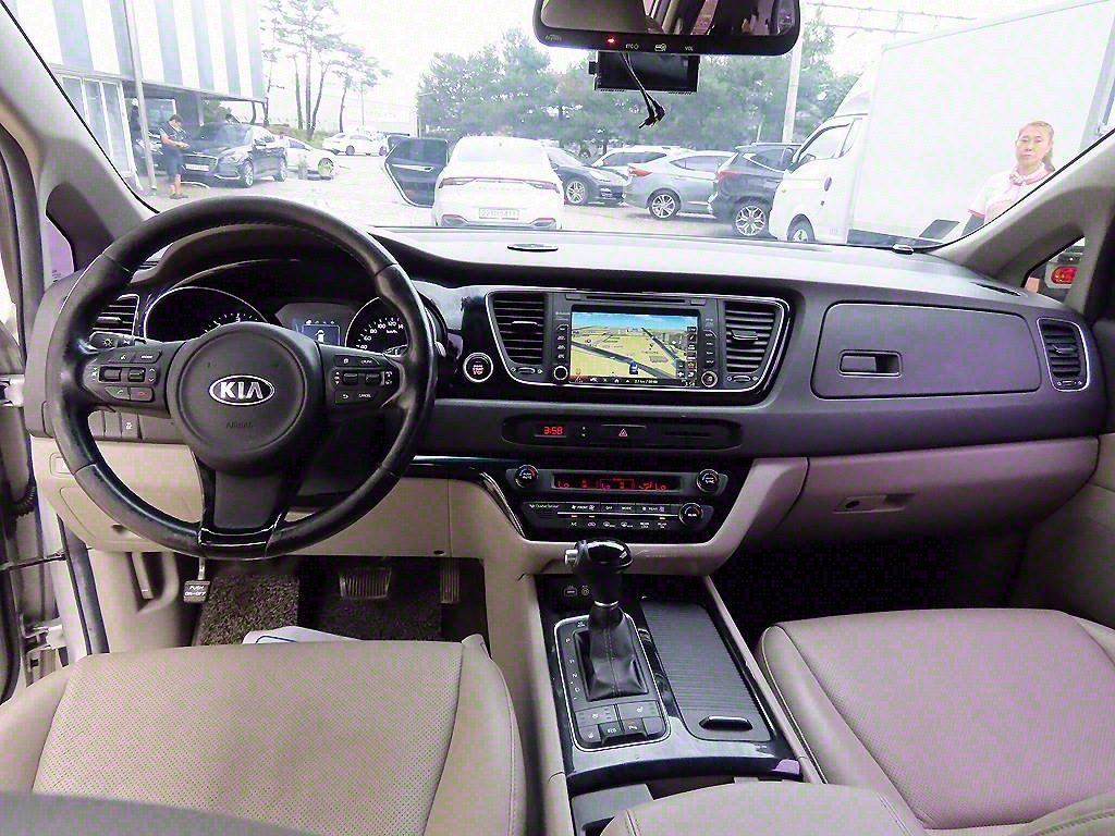 KIA Carnival - Vista 8