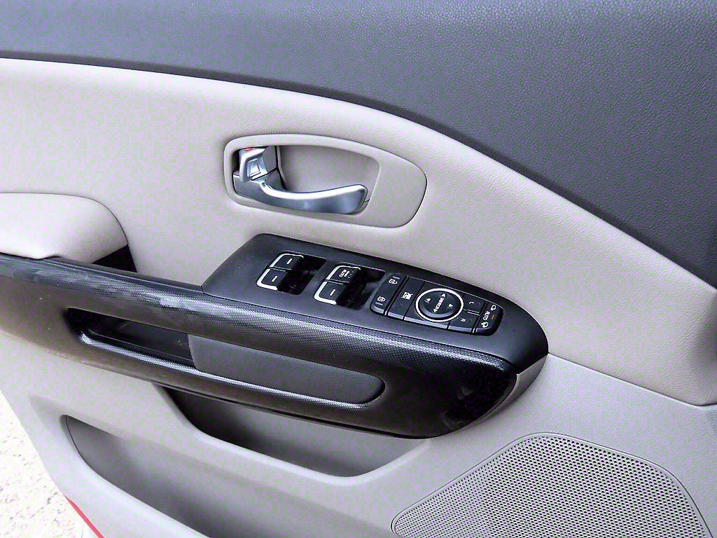 KIA Carnival - Vista 12