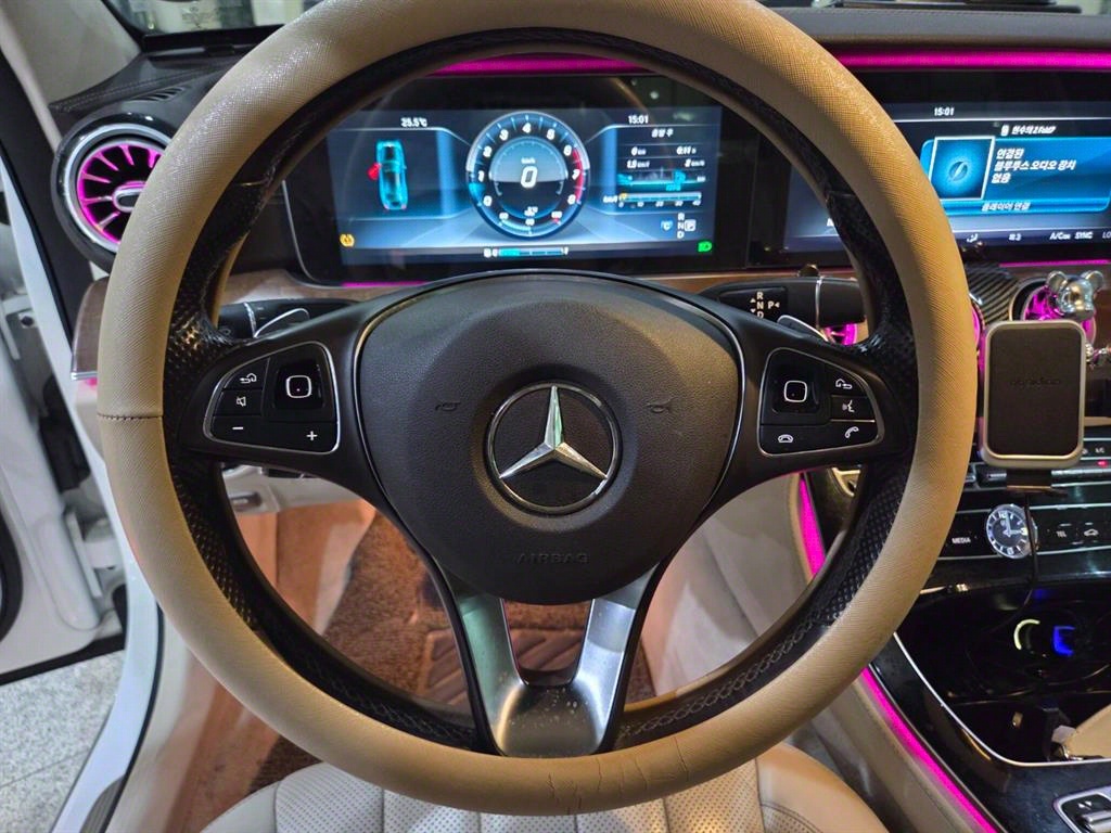 Mercedes Benz E class - Vista 9