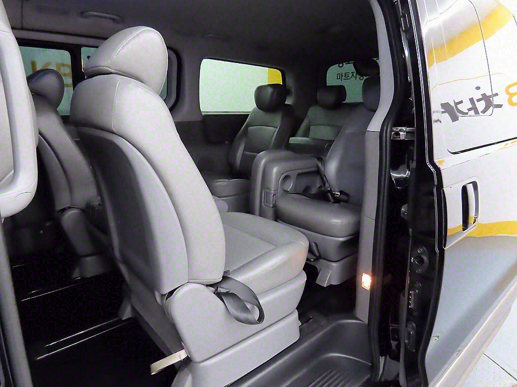 HYUNDAI Starex - Vista 6