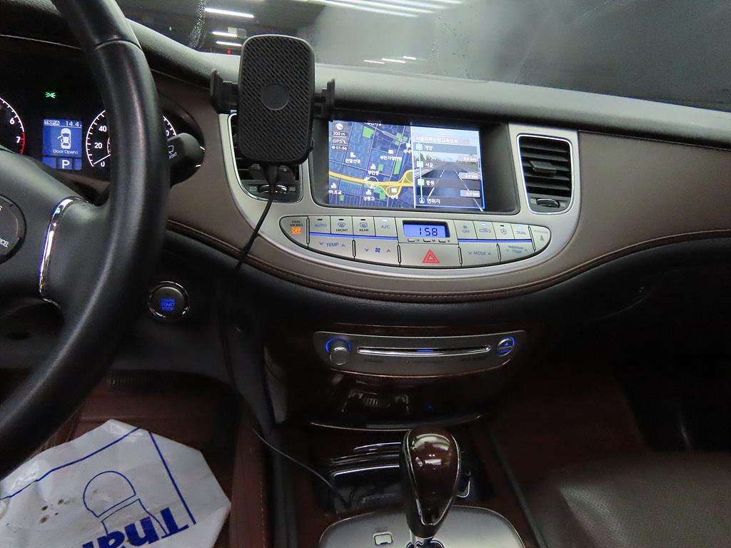 HYUNDAI Genesis - Vista 10