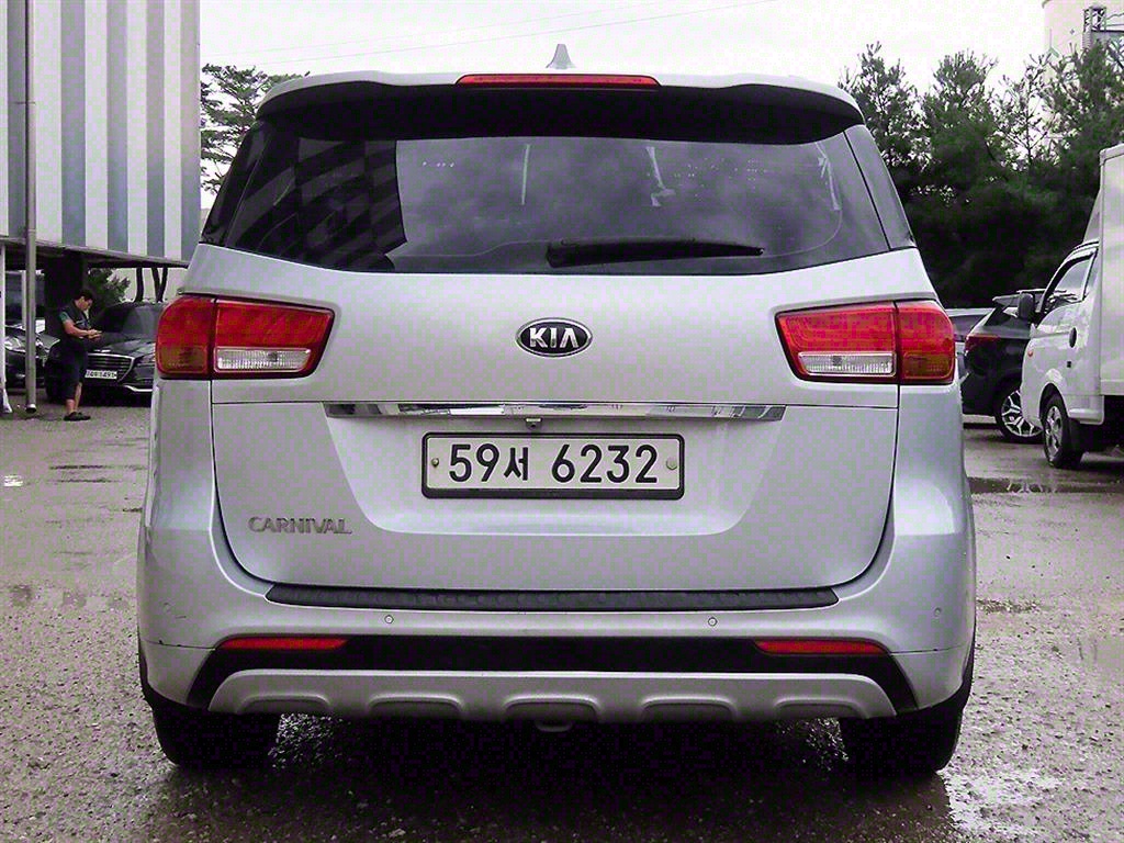 KIA Carnival - Vista 4