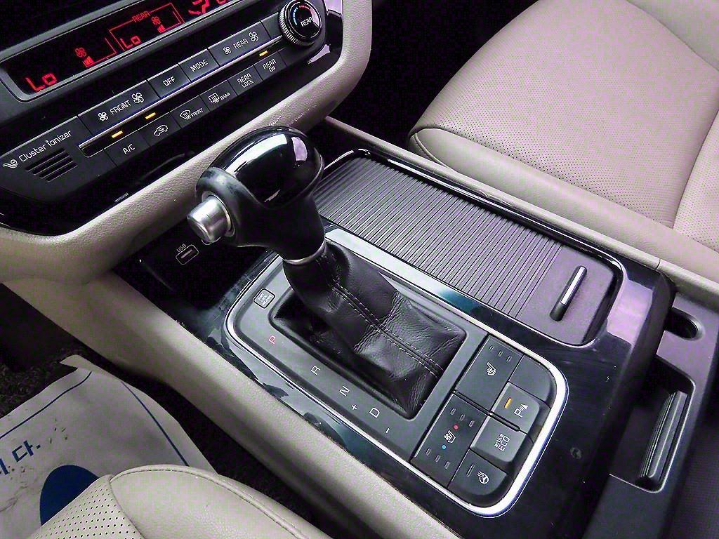 KIA Carnival - Vista 11