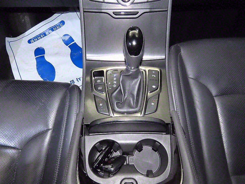 HYUNDAI Grandeur - Vista 12