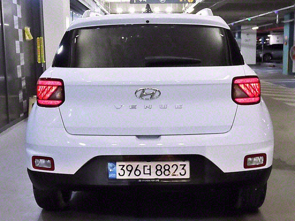 HYUNDAI Venue - Vista 5