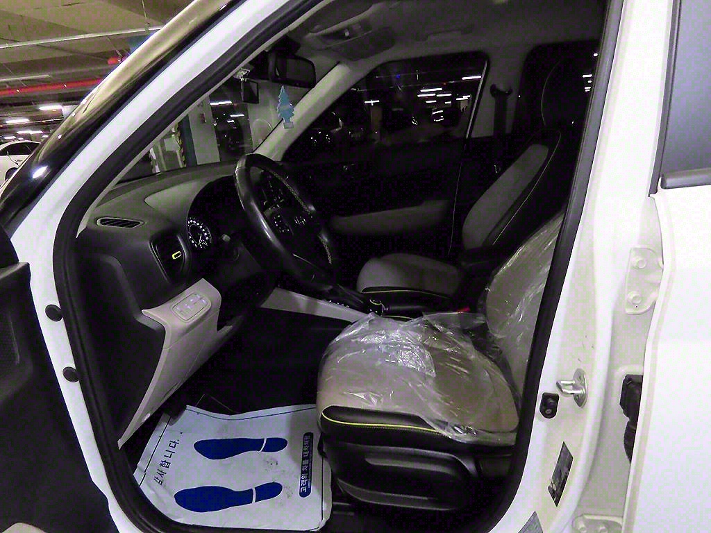 HYUNDAI Venue - Vista 6