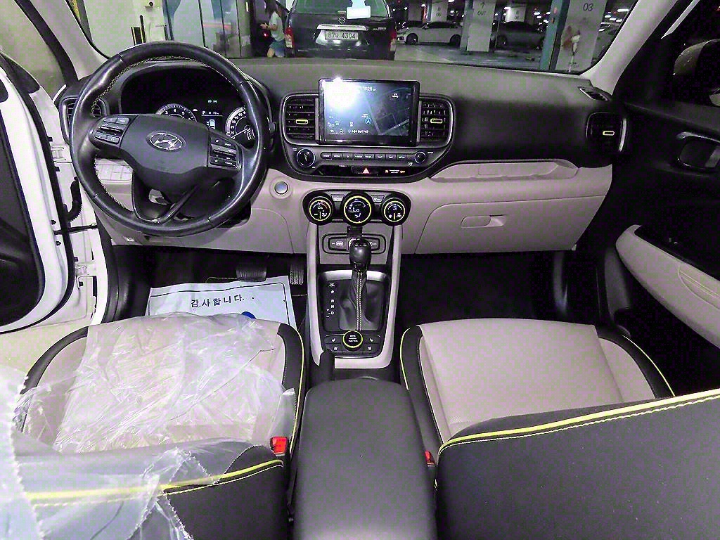 HYUNDAI Venue - Vista 10