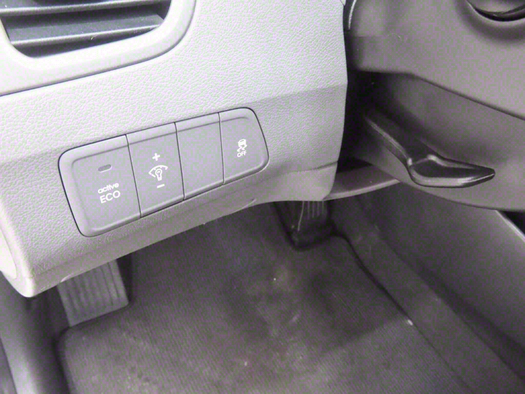 HYUNDAI Avante - Vista 10