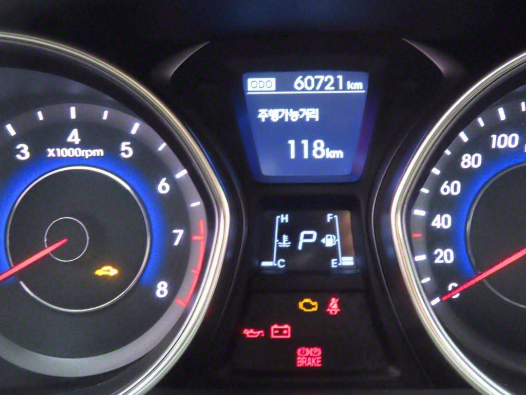 HYUNDAI Avante - Vista 8