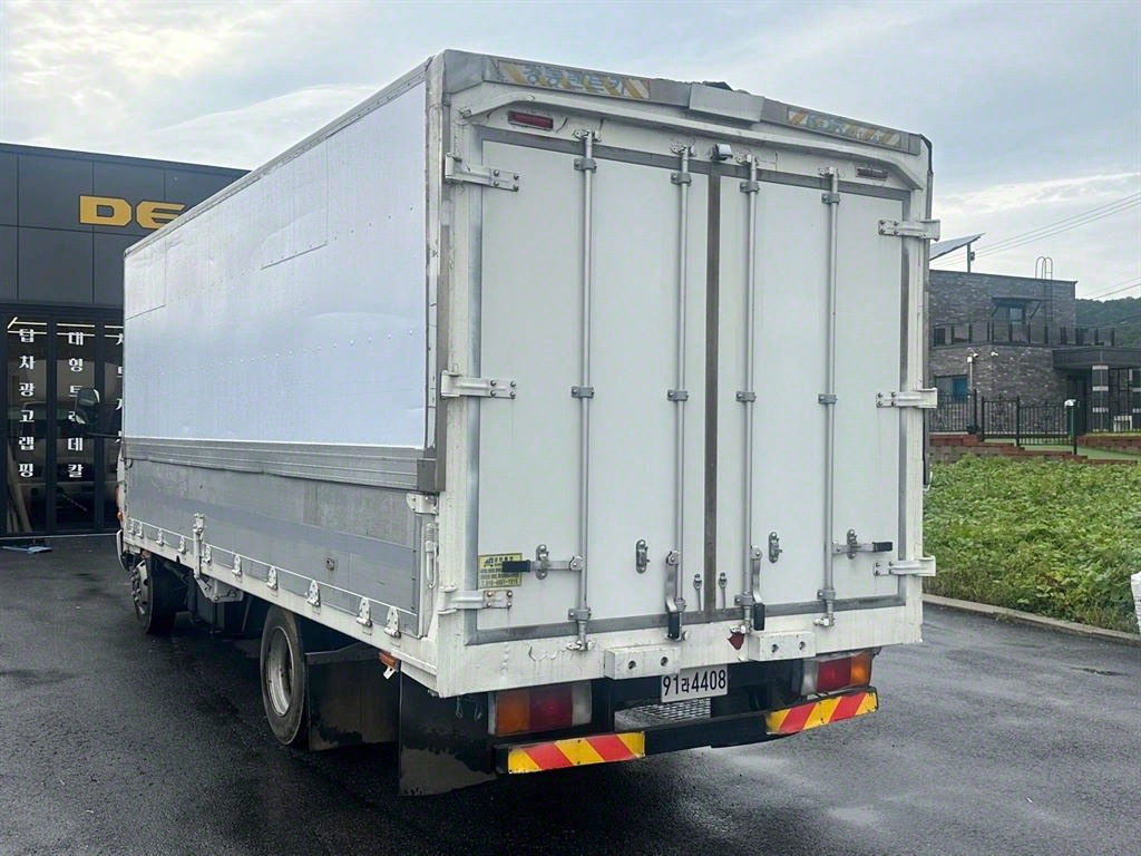 medium and large cargo truck - Vista 4