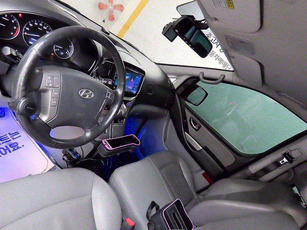 HYUNDAI Starex - Vista 7