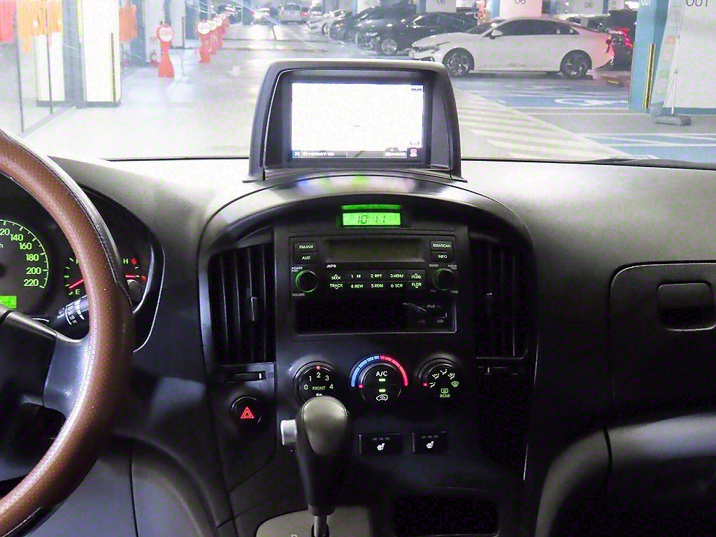 HYUNDAI Starex - Vista 11