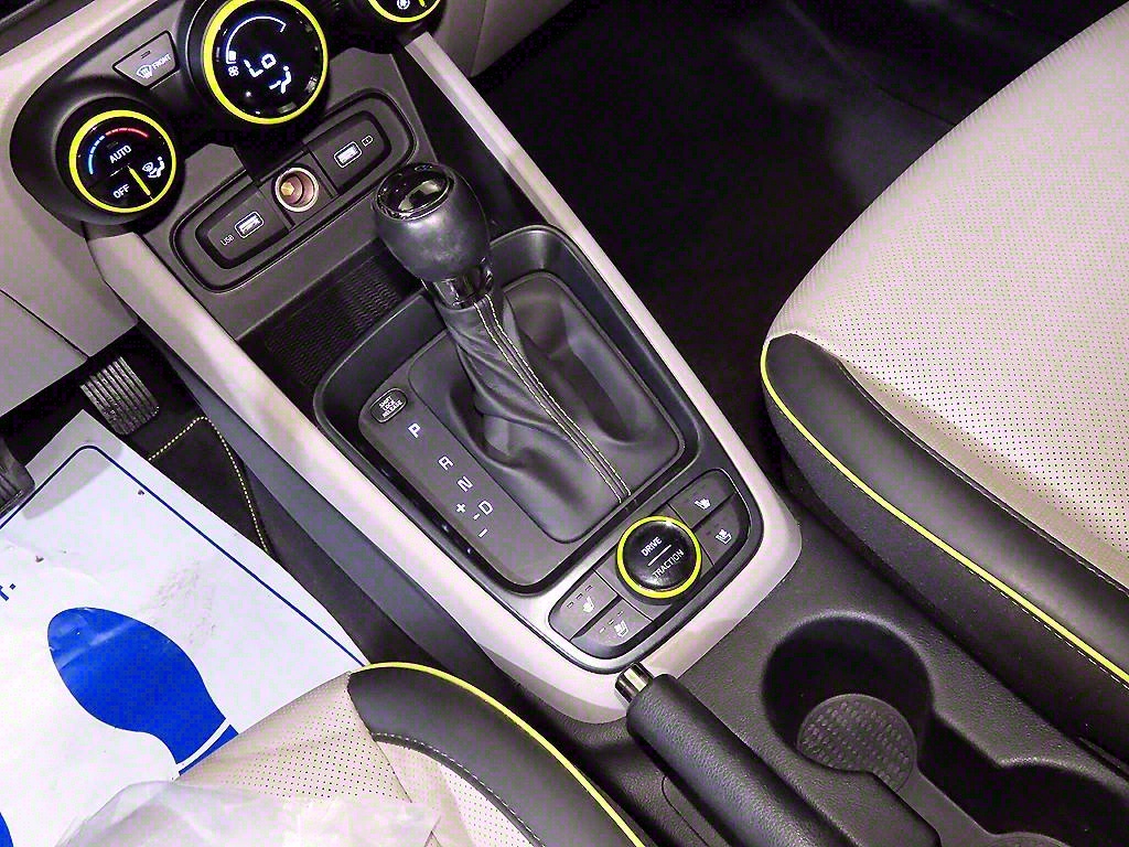 HYUNDAI Venue - Vista 12