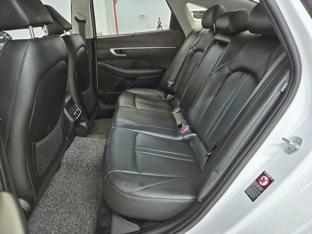 HYUNDAI Sonata - Vista 12