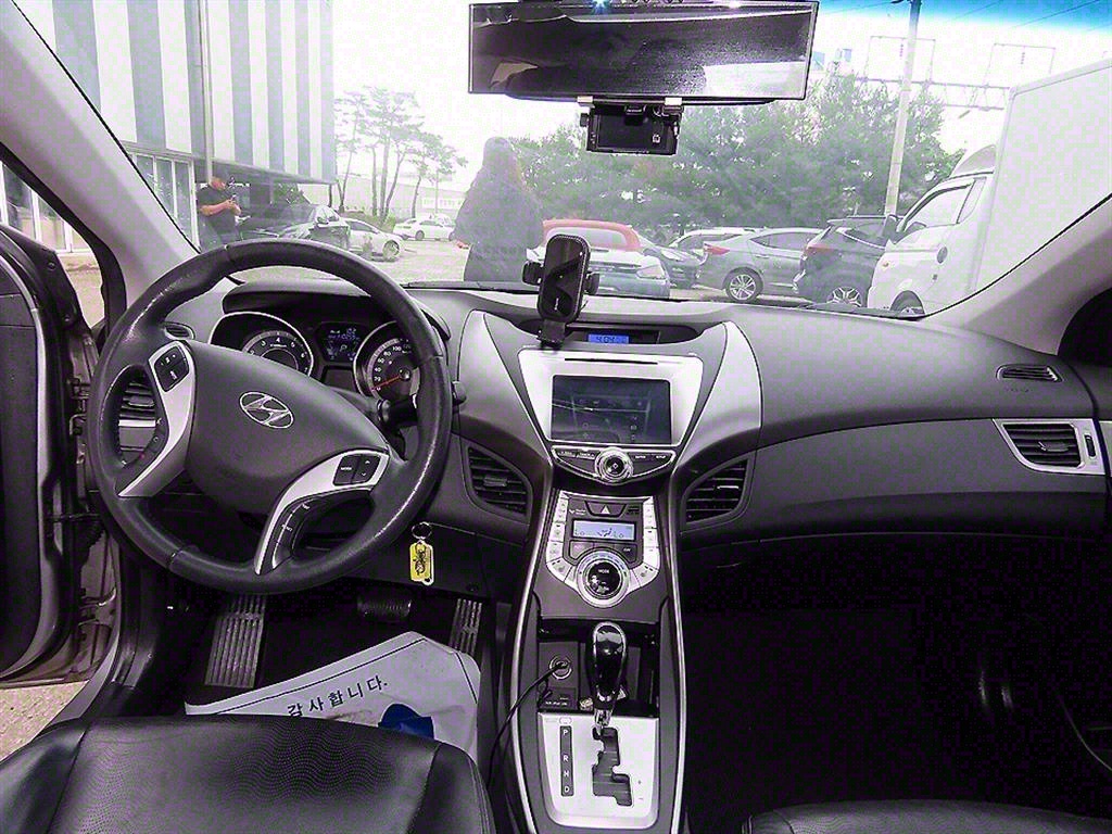 HYUNDAI Avante - Vista 7