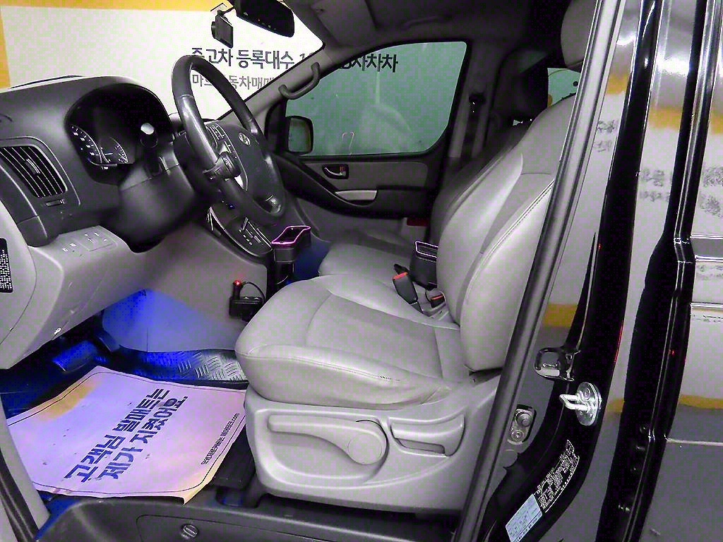 HYUNDAI Starex - Vista 5