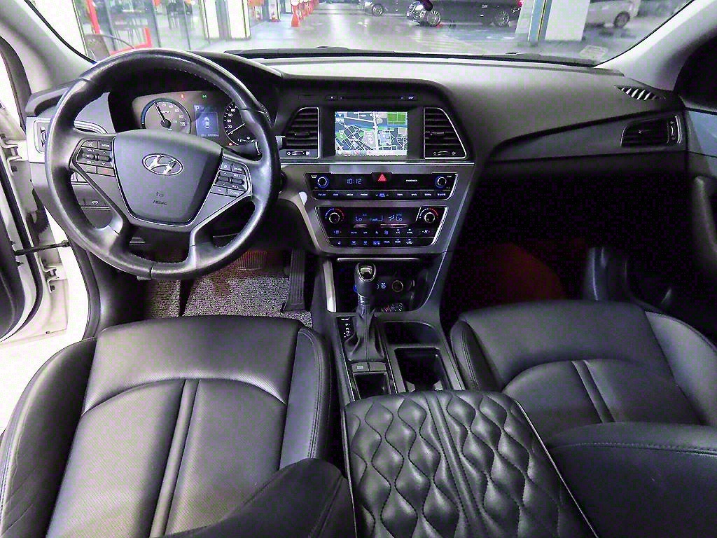 HYUNDAI Sonata - Vista 10