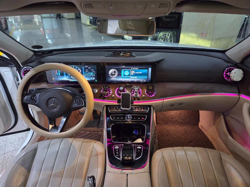 Mercedes Benz E class - Vista 8