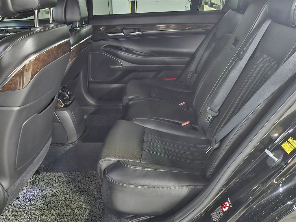 Genesis EQ900 - Vista 10