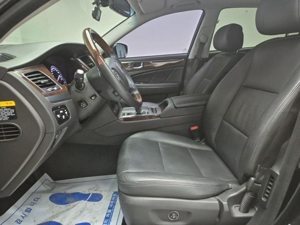 HYUNDAI Equus - Vista 12