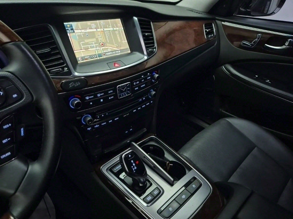 HYUNDAI Equus - Vista 11