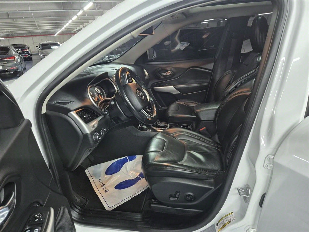 Jeep Cherokee - Vista 6