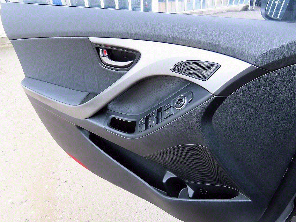 HYUNDAI Avante - Vista 11