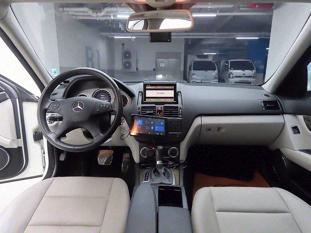 Mercedes Benz C Class - Vista 8