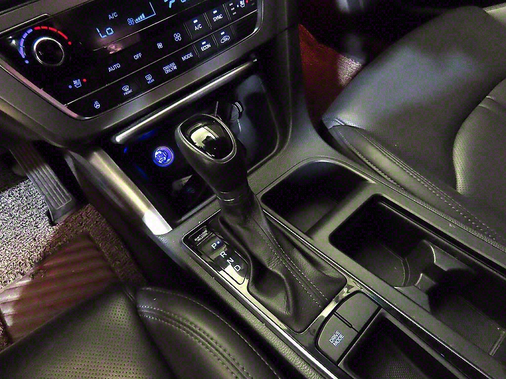 HYUNDAI Sonata - Vista 12