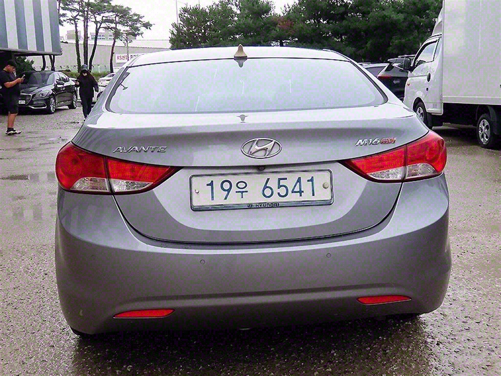 HYUNDAI Avante - Vista 4