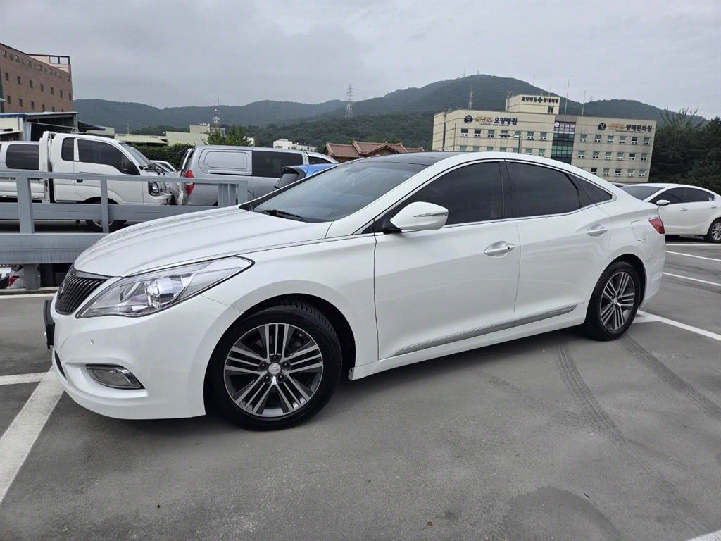 HYUNDAI Grandeur - Vista 12