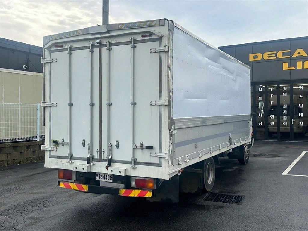 medium and large cargo truck - Vista 6