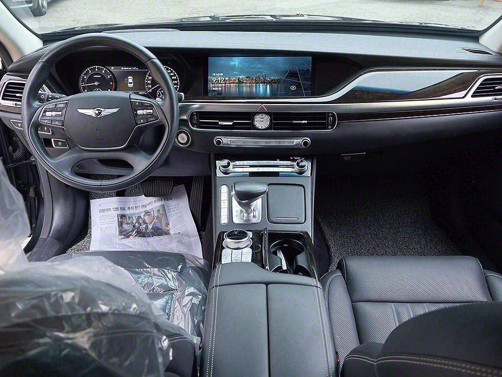 Genesis G90 - Vista 9