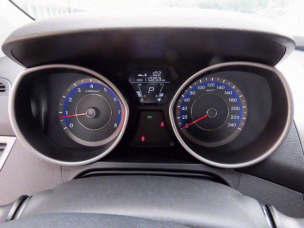 HYUNDAI Avante - Vista 9