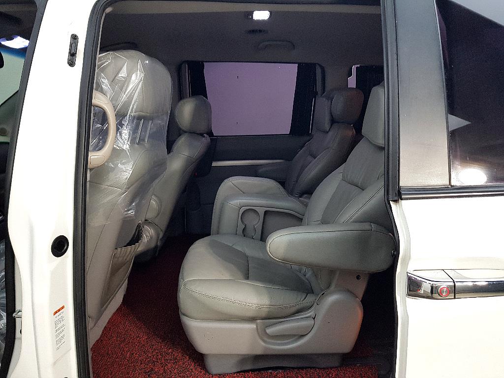 KIA Carnival - Vista 9