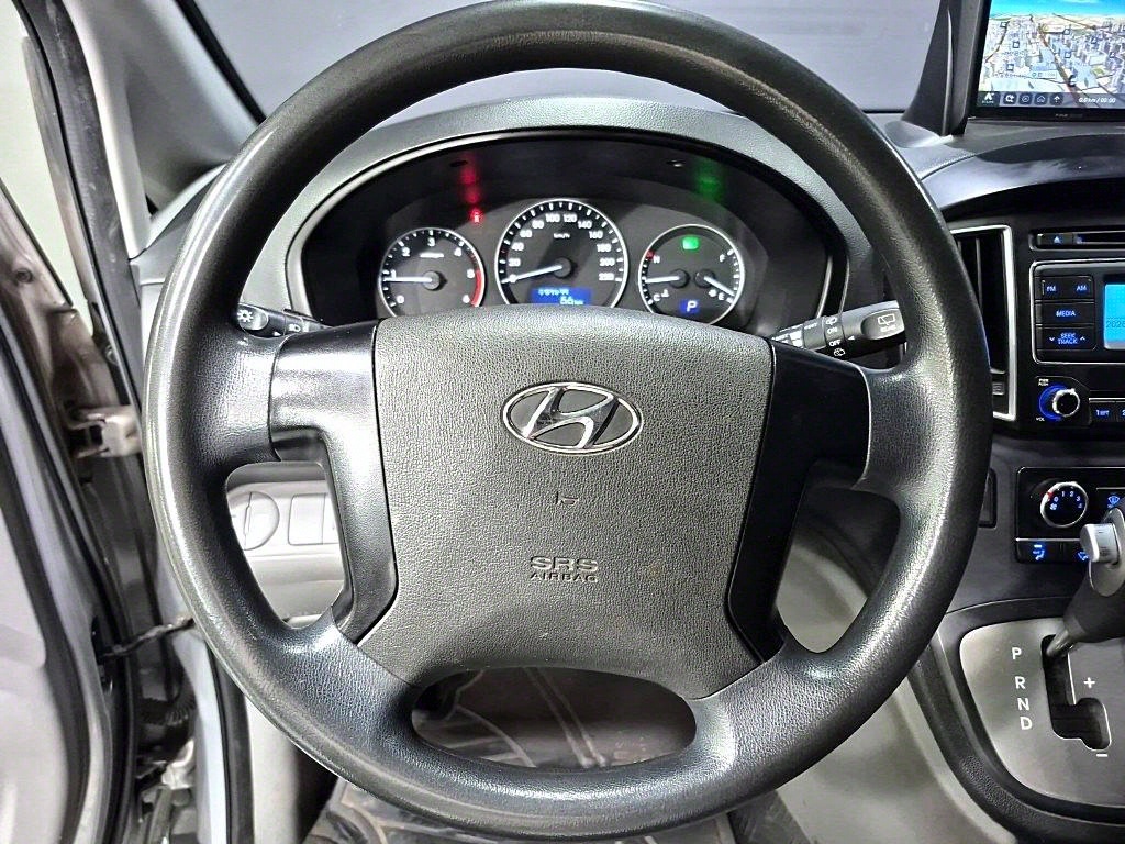 HYUNDAI Starex - Vista 6