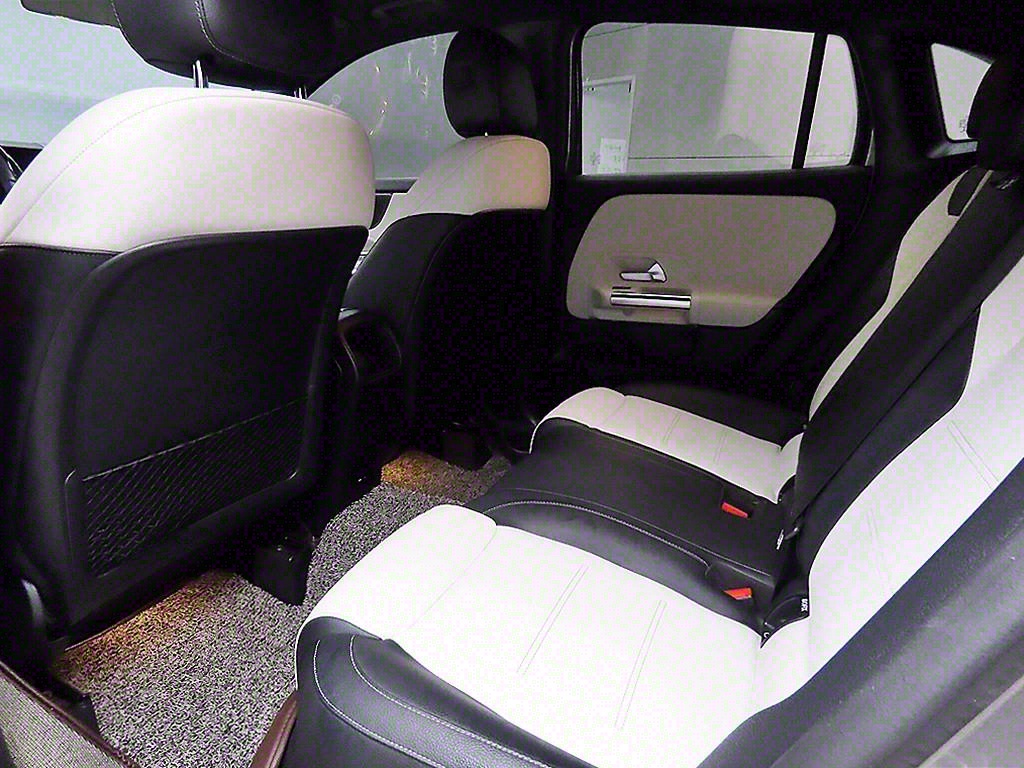 Mercedes Benz GLA Class - Vista 6