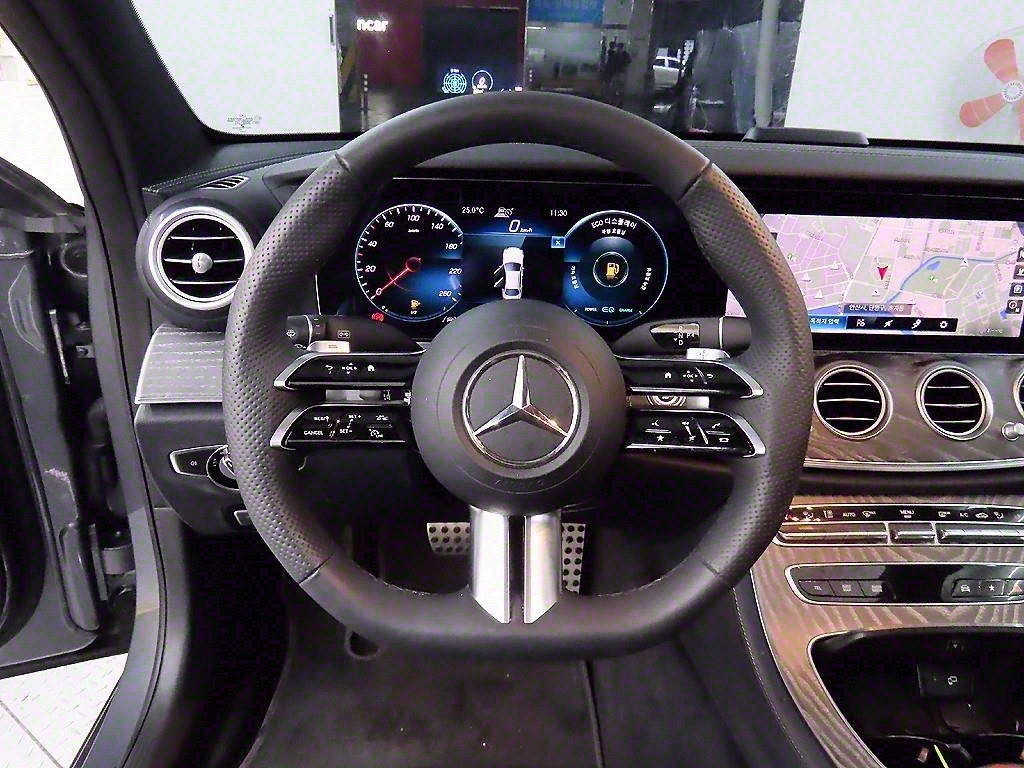 Mercedes Benz E class - Vista 9