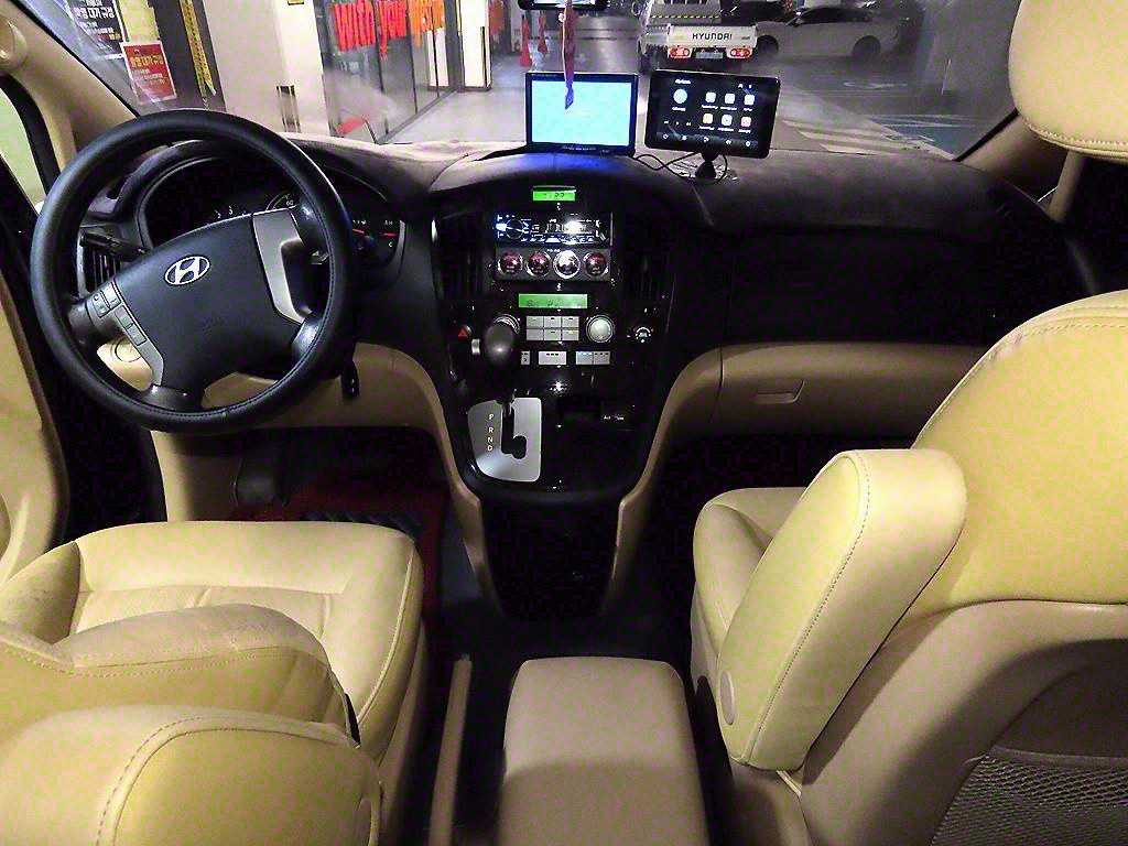 HYUNDAI Starex - Vista 11