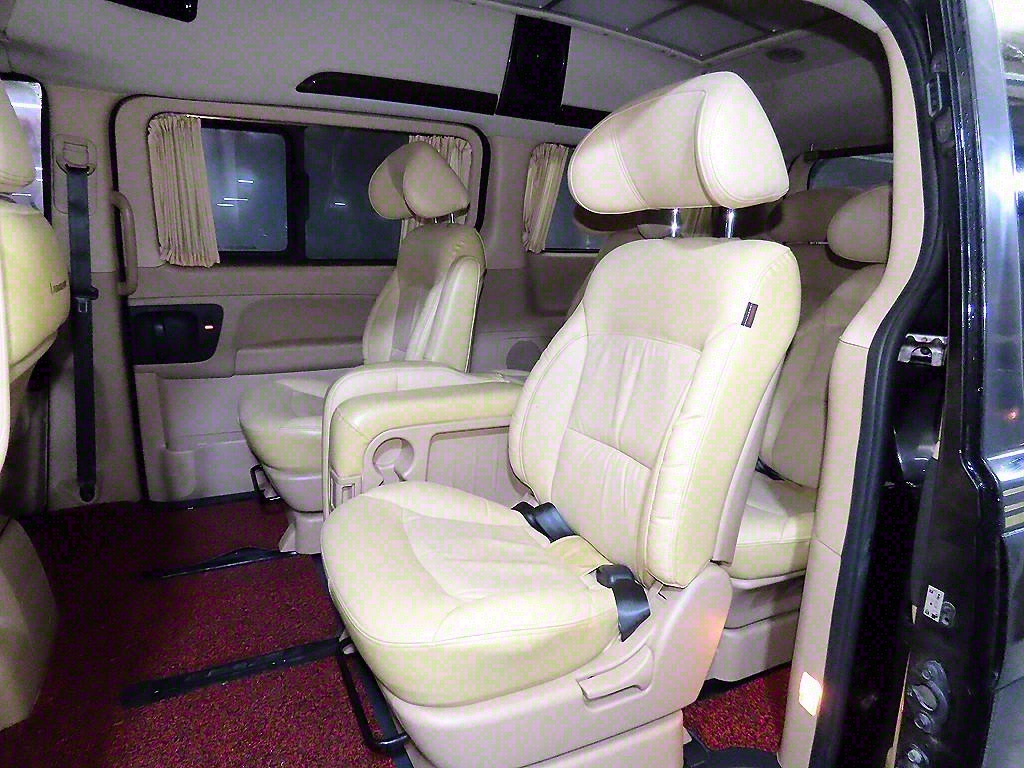 HYUNDAI Starex - Vista 7