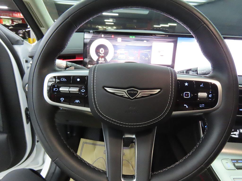 Genesis GV70 - Vista 8