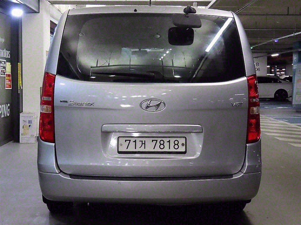 HYUNDAI Starex - Vista 5