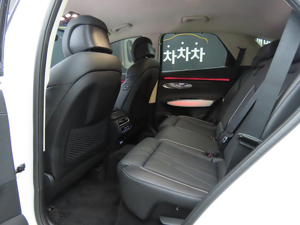 Genesis GV70 - Vista 6