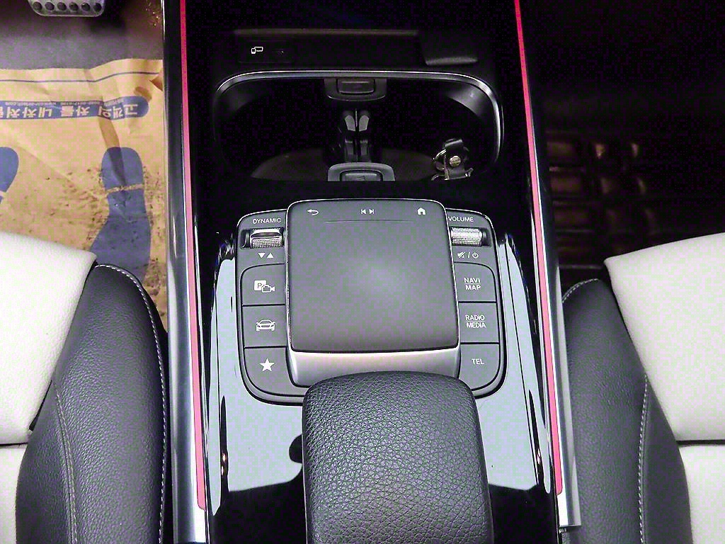 Mercedes Benz GLA Class - Vista 12