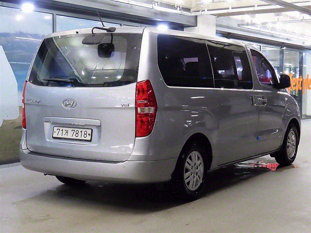 HYUNDAI Starex - Vista 4