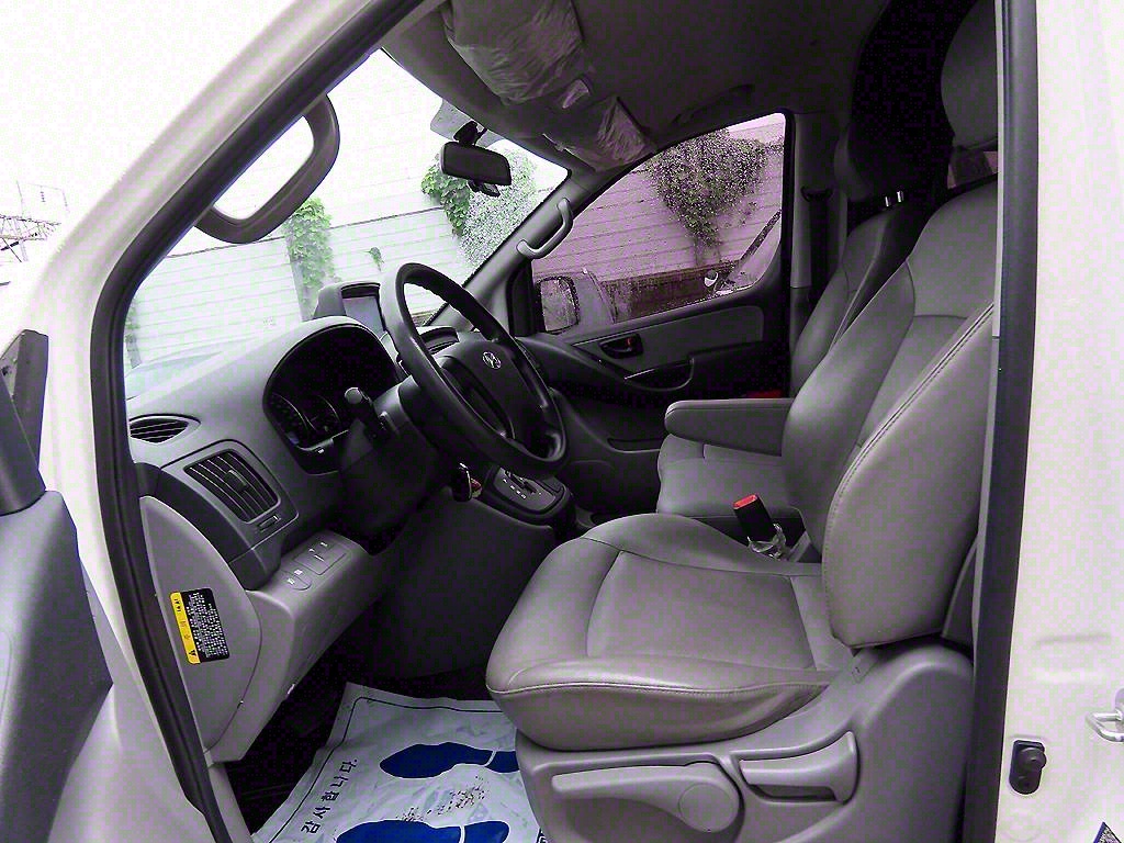 HYUNDAI Starex - Vista 5