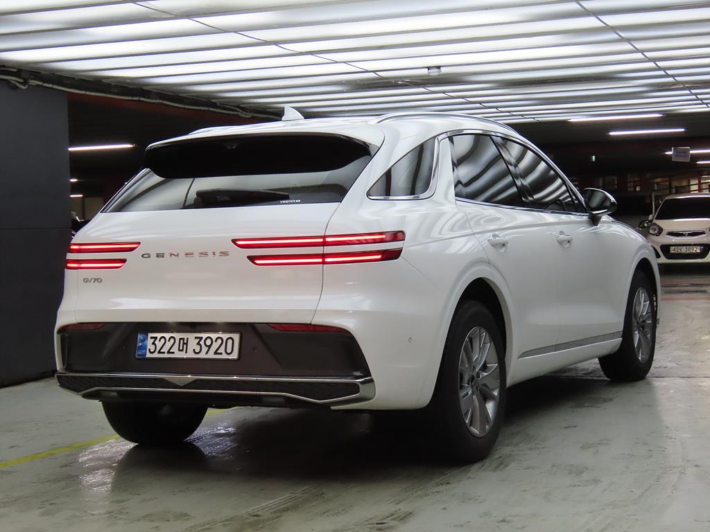 Genesis GV70 - Vista 4