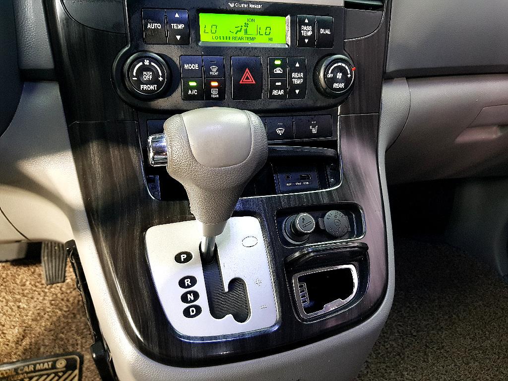 KIA Carnival - Vista 12
