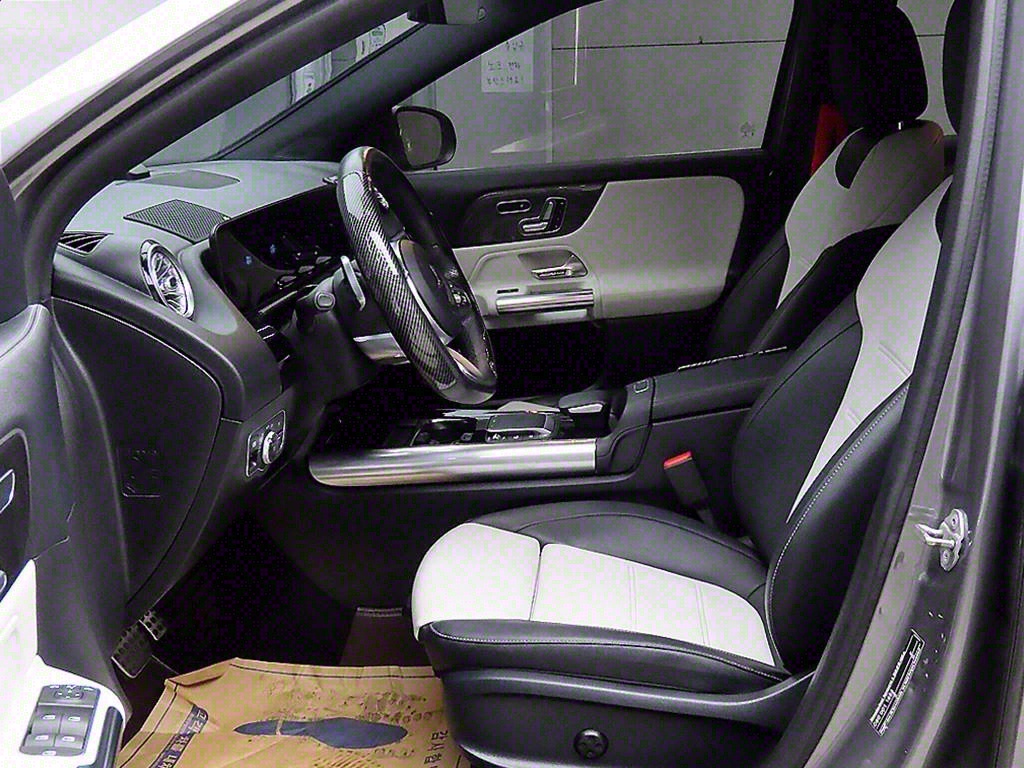 Mercedes Benz GLA Class - Vista 5