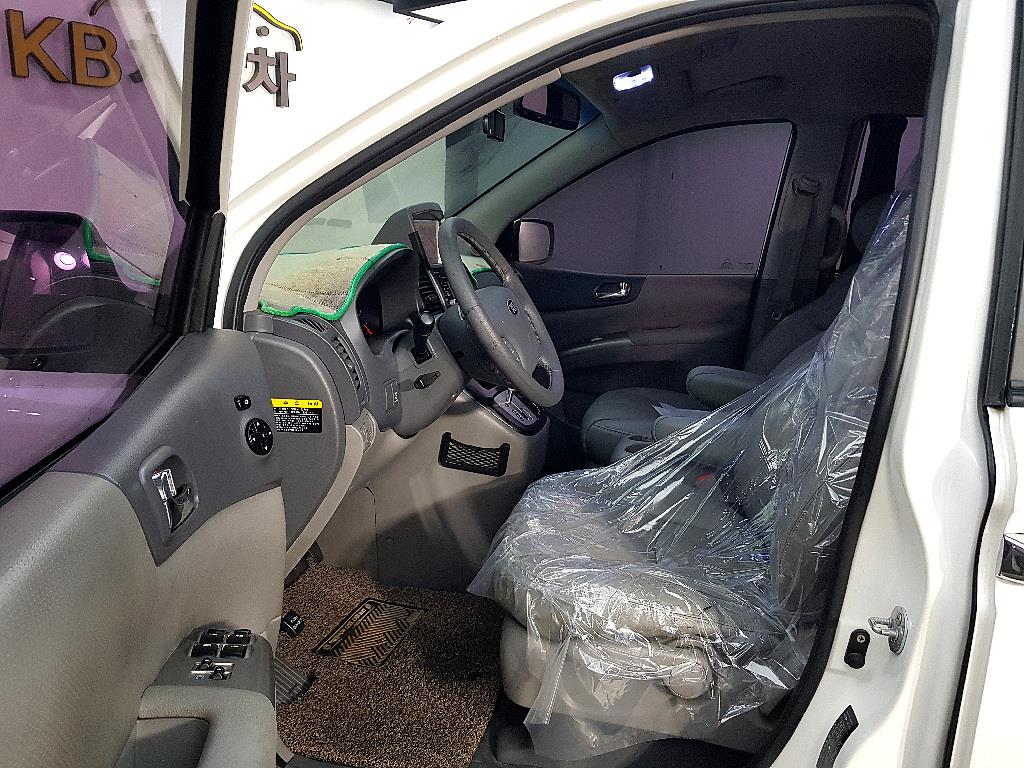 KIA Carnival - Vista 8